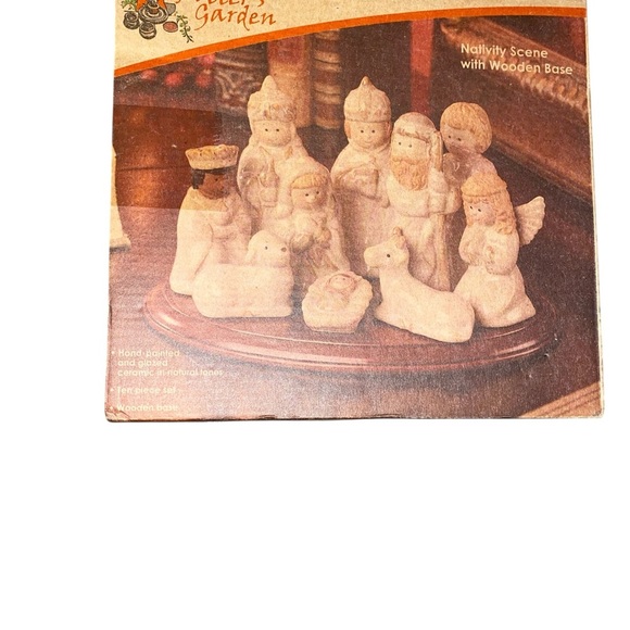 Potter’s Garden Ceramic Birth Of Christ Nativity 10 Pc Figurine Set Wooden Base - Picture 2 of 9